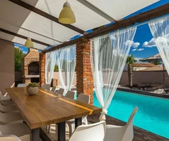 Villa avec piscine et sauna à vendre près de Barban en Croatie