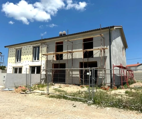 SEMI-DETACHED HOUSE IN ROH BAU PHASE, IN A QUIET LOCATION!