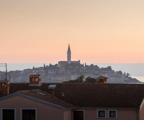 Apartamento en venta en Rovinj con vista al mar en Croacia