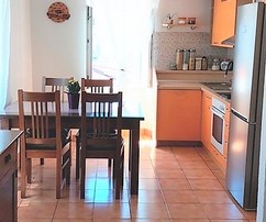 Zrekonštruovaný kamenný dom s viacerými bytmi v Kaštel Lukšići