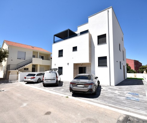 Luksusowy dom na sprzedaż w Srimie