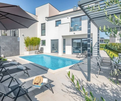 Großzügige Villa in Medulin in Meeresnähe zu verkaufen in Kroatien
