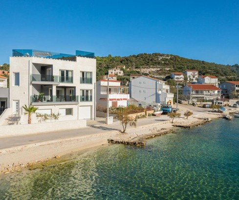Una meravigliosa villa in prima fila sul mare vicino a Spalato