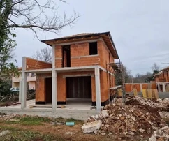 Detached home with a pool for sale in Svetvinčenat in Croatia