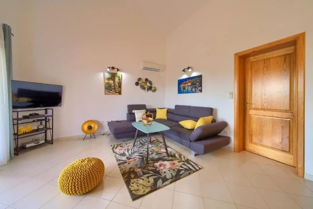 FURNISHED APARTMENT WITH PANORAMIC SEA VIEW!