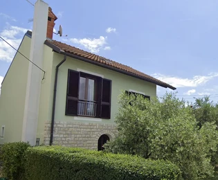 Buje, Istria: Dom s výhľadom na more a Alpy