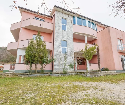 Labin, Kapelica, Elegante villa familiare con ampio giardino a Labin