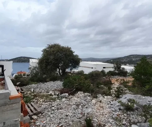 Rogoznica, Ljoljinica, terreno edificabile di 1180 m2, a 200 m dal mare