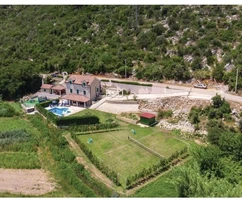 Меткович, Десне, рустикальная трехэтажная вилла