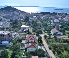 Predaj luxusnej vily s bazénom v Tribunji