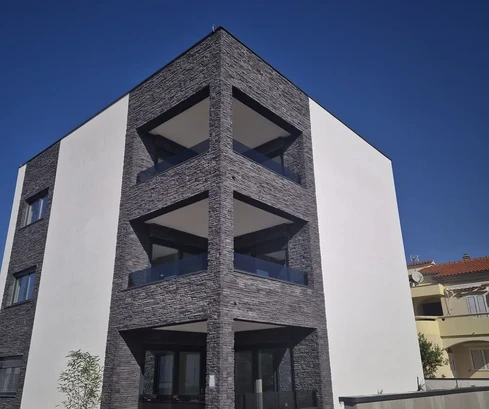Obra nueva, apartamentos bien amueblados lado sur