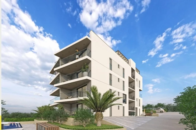 Okrug Gornji, háromszobás lakás a harmadik emeleten, 101,74 m²-es tetőterasszal