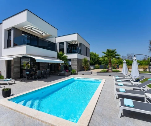 Poolside home in Nin available for purchase in Croatia