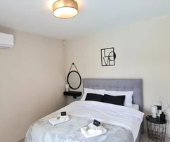 ¡VILLA ATRACTIVA CON PISCINA EN UNA ZONA TRANQUILA!