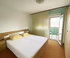 Kaštel Stari, trzypokojowe mieszkanie o powierzchni 81,88 m² oraz lokal użytkowy o powierzchni 32,65 m²