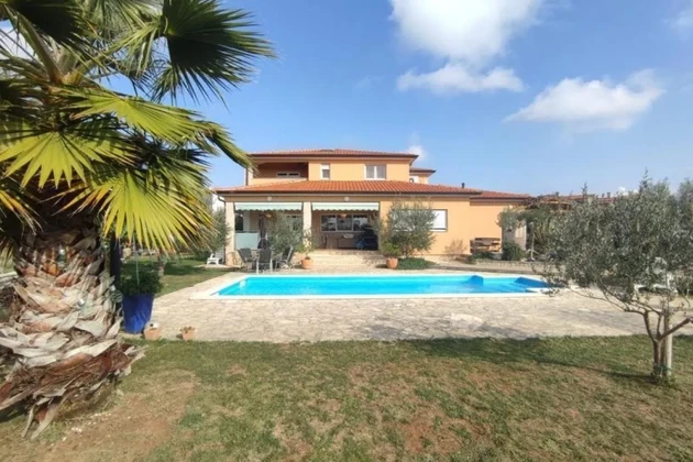 Istria, Vodnjan, Elegant villa with sea views and spacious garden