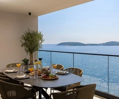 Oblast Dubrovník, čtyřpokojový byt se zahradou a výtahem