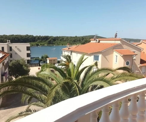Edificio de apartamentos con vista al mar en venta en Croacia
