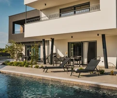 Umag, Istria: Moderná vila s bazénom a apartmánmi