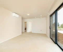 Zadar, Privlaka, luxuriöse Zweizimmerwohnung, erste Reihe zum Meer, 85,57 m²