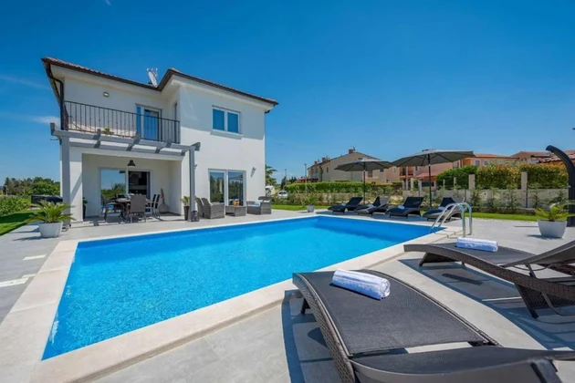 Medencés villa eladó Poreč közelében Horvátországban