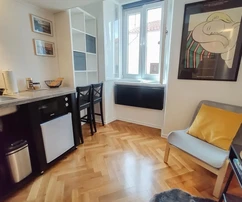 Pula, belváros, három bútorozott lakóegység kerttel és parkolóval a belvárosban