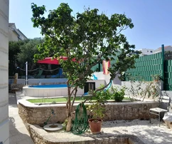 Čiovo, Okrug G., casa independiente de 163 m2, con 2 apartamentos, piscina, cocina de verano.