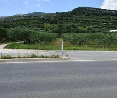 Kaštel Štafilić, terrain agricole de 2200 m2, juste à côté de l'autoroute,