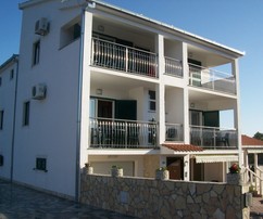 Villa dans la région de Trogir avec 6 appartements à vendre