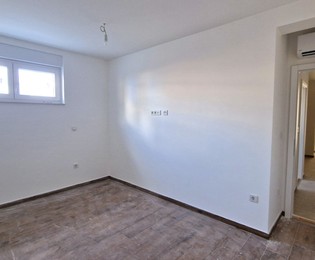 Moderno appartamento con 2 camere da letto in vendita vicino a Sibenik