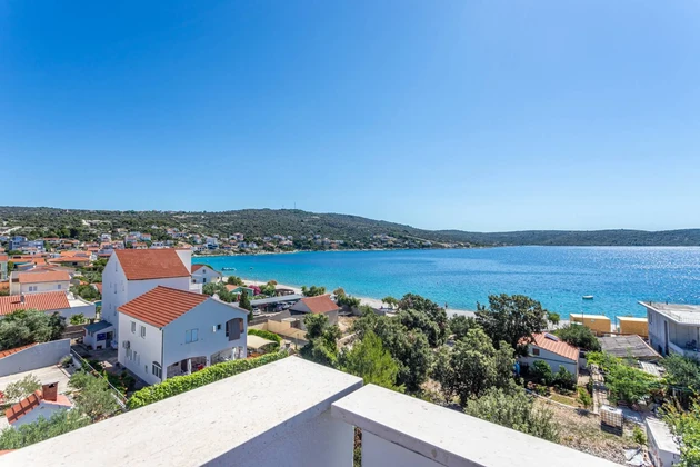 Edificio de apartamentos en venta cerca de la playa en Marina, Croacia