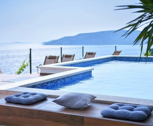 Luxusvilla eladó Čiovón, lenyűgöző tengerre néző panorámával és saját medencével