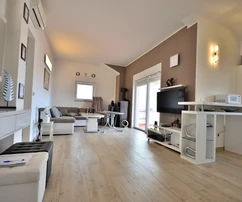 Vodice – zariadený dvojizbový byt s veľkou terasou