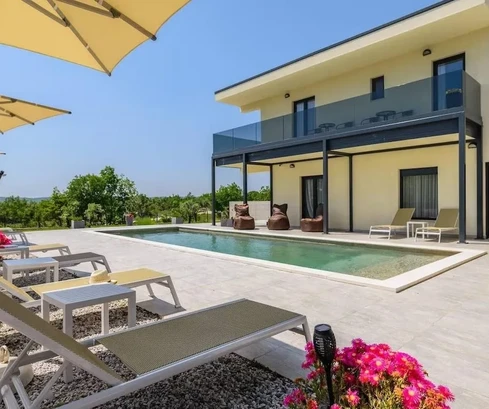 Labin: Eladó luxus új villa medencével