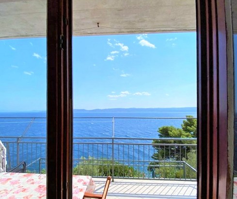 Seaside House for Sale on the Peaceful Omis Riviera