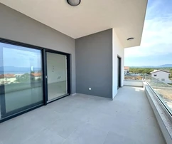 Atrakcyjne mieszkanie z widokiem na morze i ogrodem, w cichej okolicy!