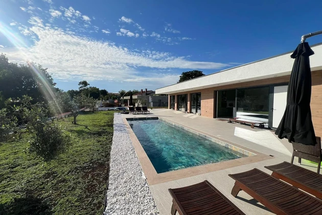 Moderne ebenerdige Villa mit Pool in Labin zu verkaufen in Kroatien