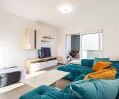 Makarska, appartement de deux pièces au premier étage avec une unité supplémentaire à louer au sous-sol