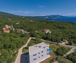 Casa junto al mar en venta con vistas a Raša en Croacia