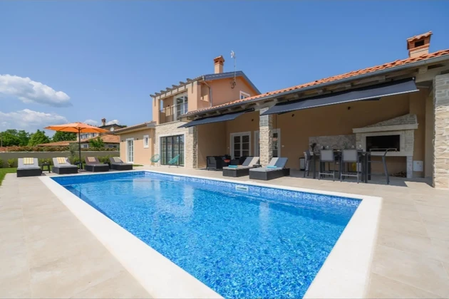 Elegante Villa mit Pool in Kanfanar zu verkaufen in Kroatien