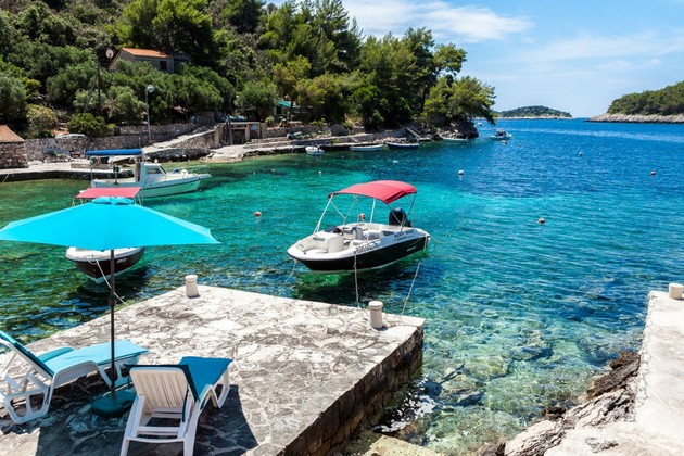 Luxusvilla direkt am Meer mit Pool in einer ruhigen Bucht auf Korčula