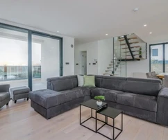 NEUE STADTVILLA MIT POOL UND MEERBLICK, IN RUHIGER LAGE!