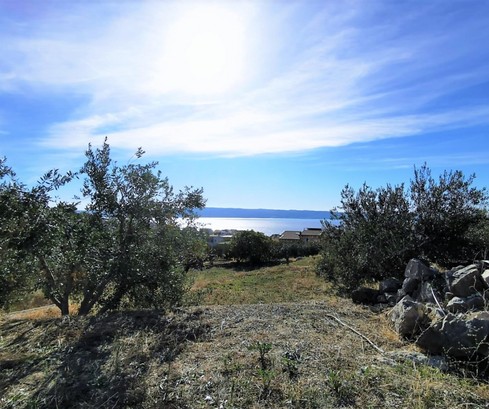 Splendidi terreni edificabili con vista sul mare vicino a Spalato in vendita