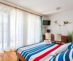 Edificio residenziale con più unità in vendita vicino al mare a Okrug in Croazia