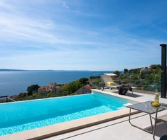 Jesenice, villa jumelée moderne avec une belle vue sur la mer