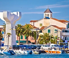 Vodice, NOVOSTAVBA, luxusní řadový dům 213 m² s bazénem