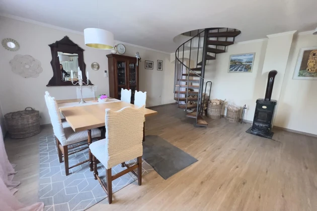 Istrie, environs de Novigrad, charmant appartement spacieux avec terrasse, jardin et petit appartement séparé
