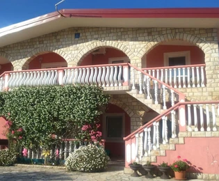 Casa appartamenti a 50 metri dal mare