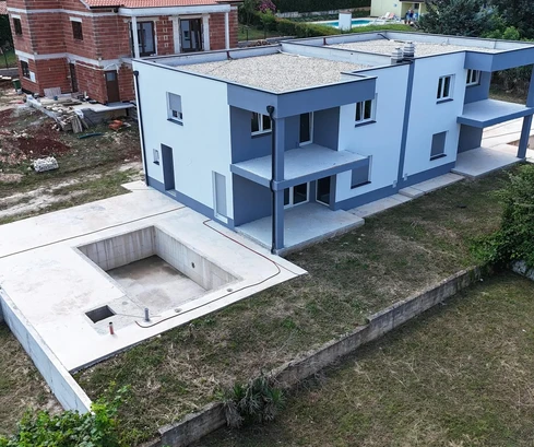Isztria, Poreč - Modern ikerház medencével, wellness résszel és négy hálószobával