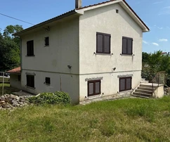 Tinjan, Istria: Rodinný dom so záhradou a garážou